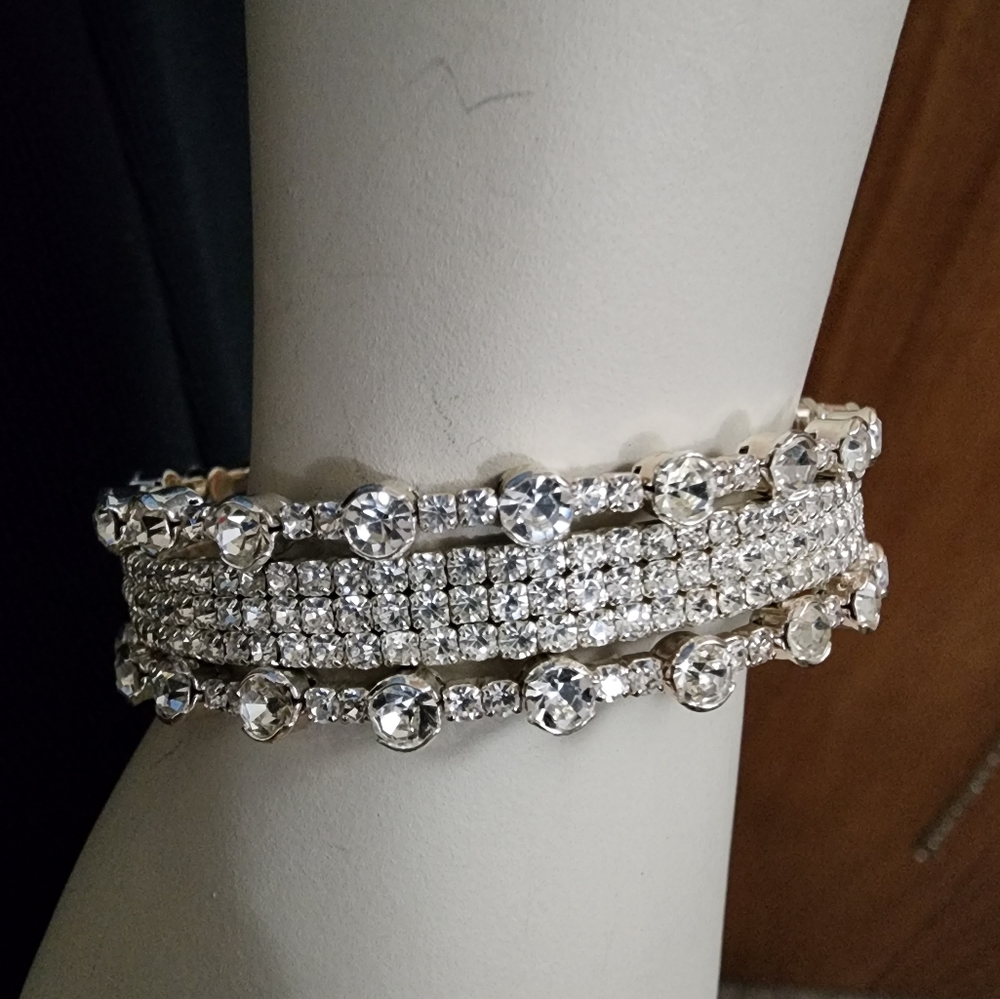 Anne Klein adjustable crystal bracelet - Picture 5 of 7